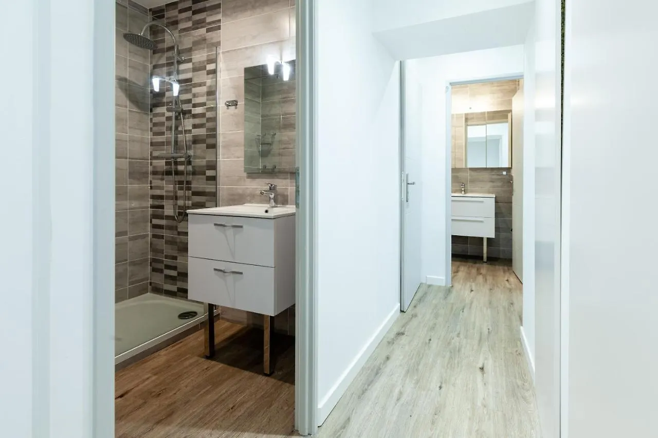 Appartement Familial Proche Centre - Terrasse & Parking Prive Gratuit Avignon Apartment