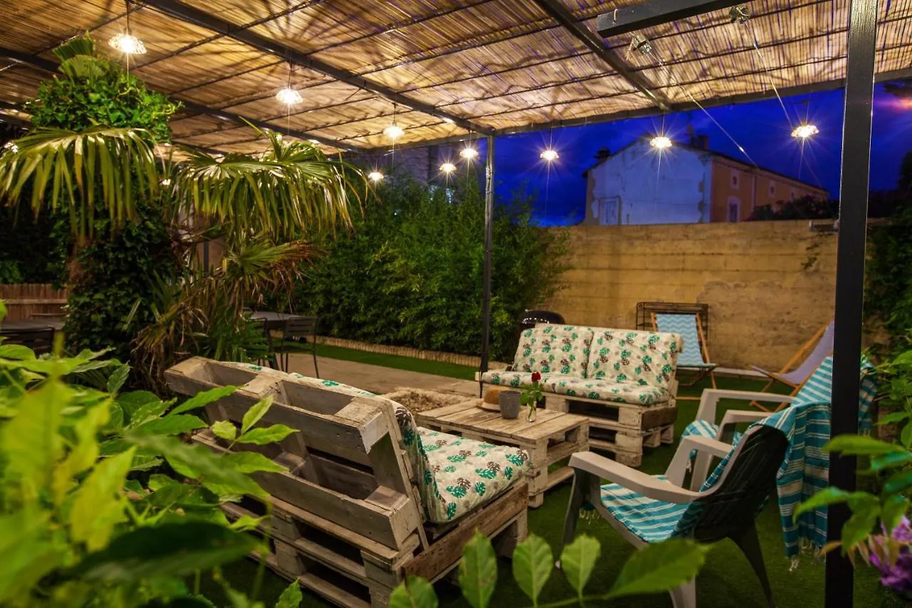 Appartement Familial Proche Centre - Terrasse & Parking Prive Gratuit Avignon 0*,