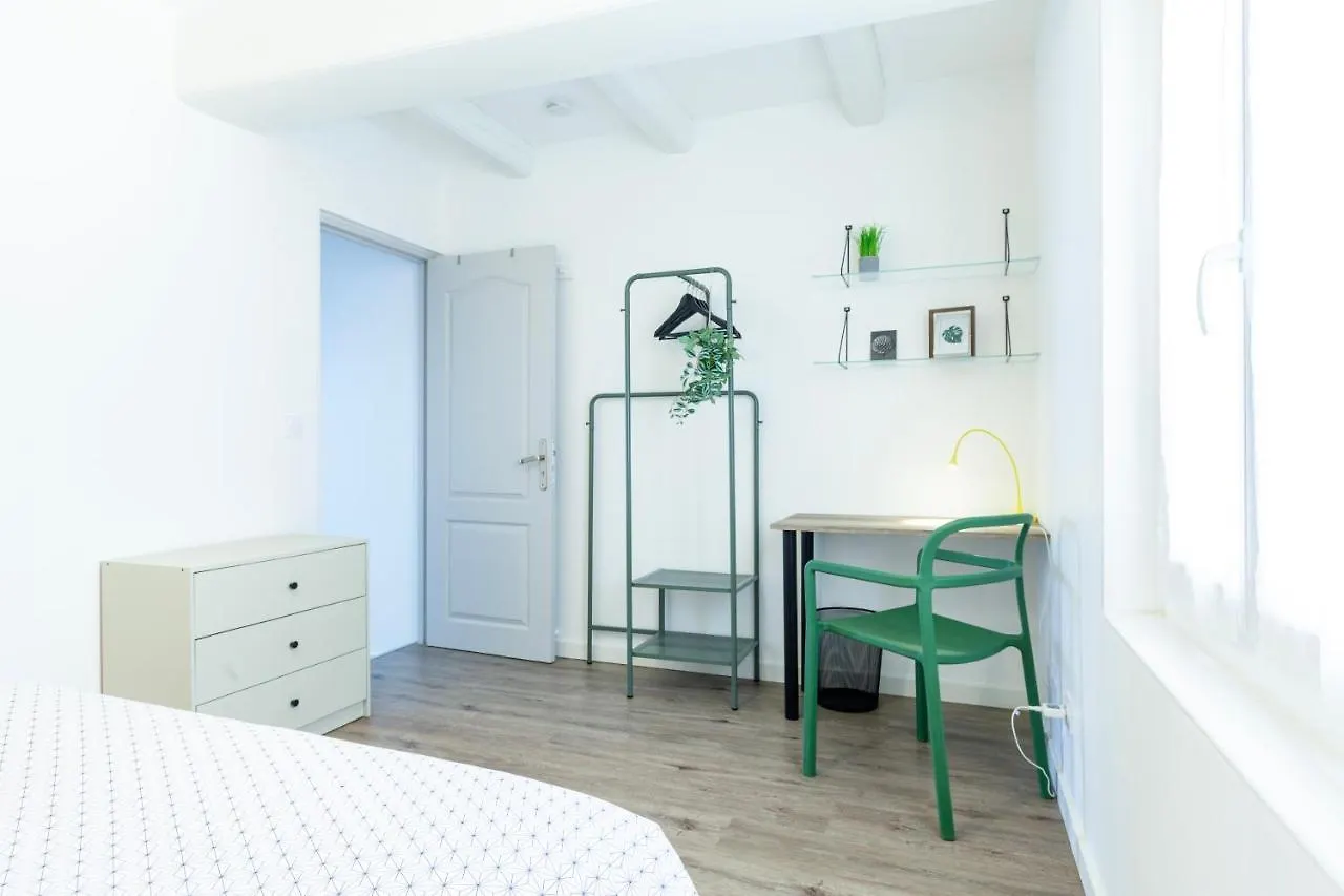 Apartment Appartement Familial Proche Centre - Terrasse & Parking Prive Gratuit Avignon