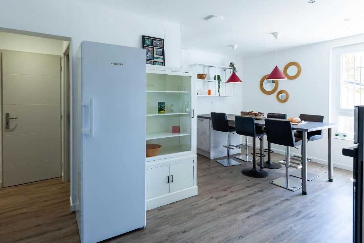 Appartement Familial Proche Centre - Terrasse & Parking Prive Gratuit Avignon Apartment