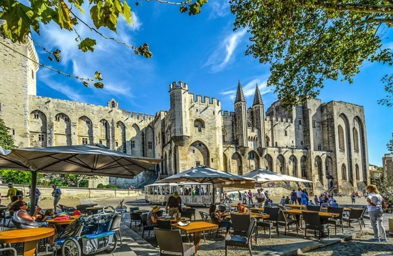 Appartement Familial Proche Centre - Terrasse & Parking Prive Gratuit Avignon 0*,