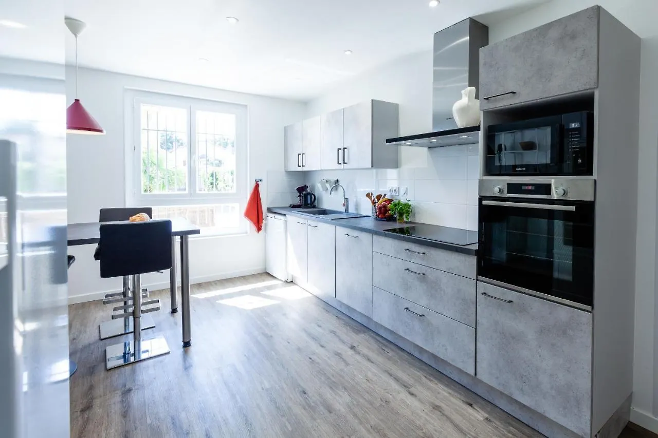 Appartement Familial Proche Centre - Terrasse & Parking Prive Gratuit Avignon 0*,